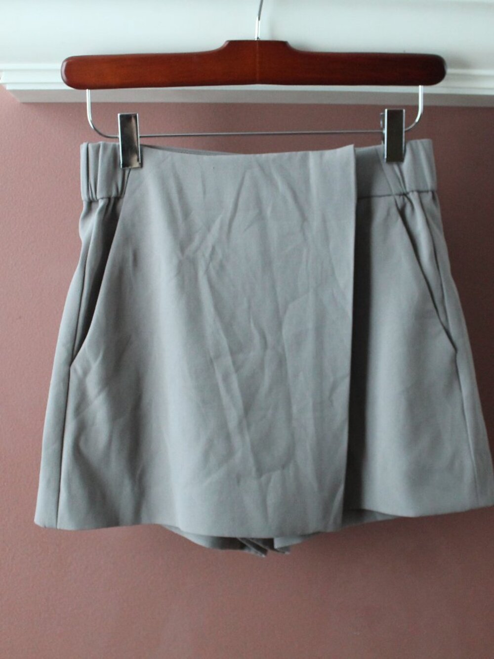 Aritzia Babaton Hikaru Skort Beige Gray sz 0